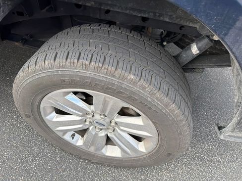 Used 2019 Ford F150 XLT w/ Equipment Group 302A Luxury AWD/4WD image 11