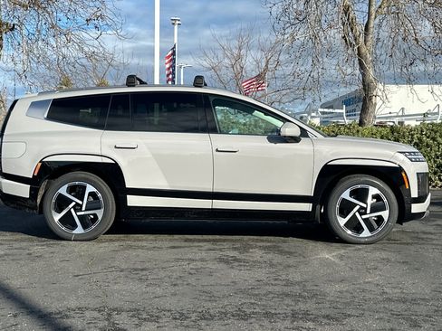 New 2026 Hyundai Ioniq 9 Limited image 3