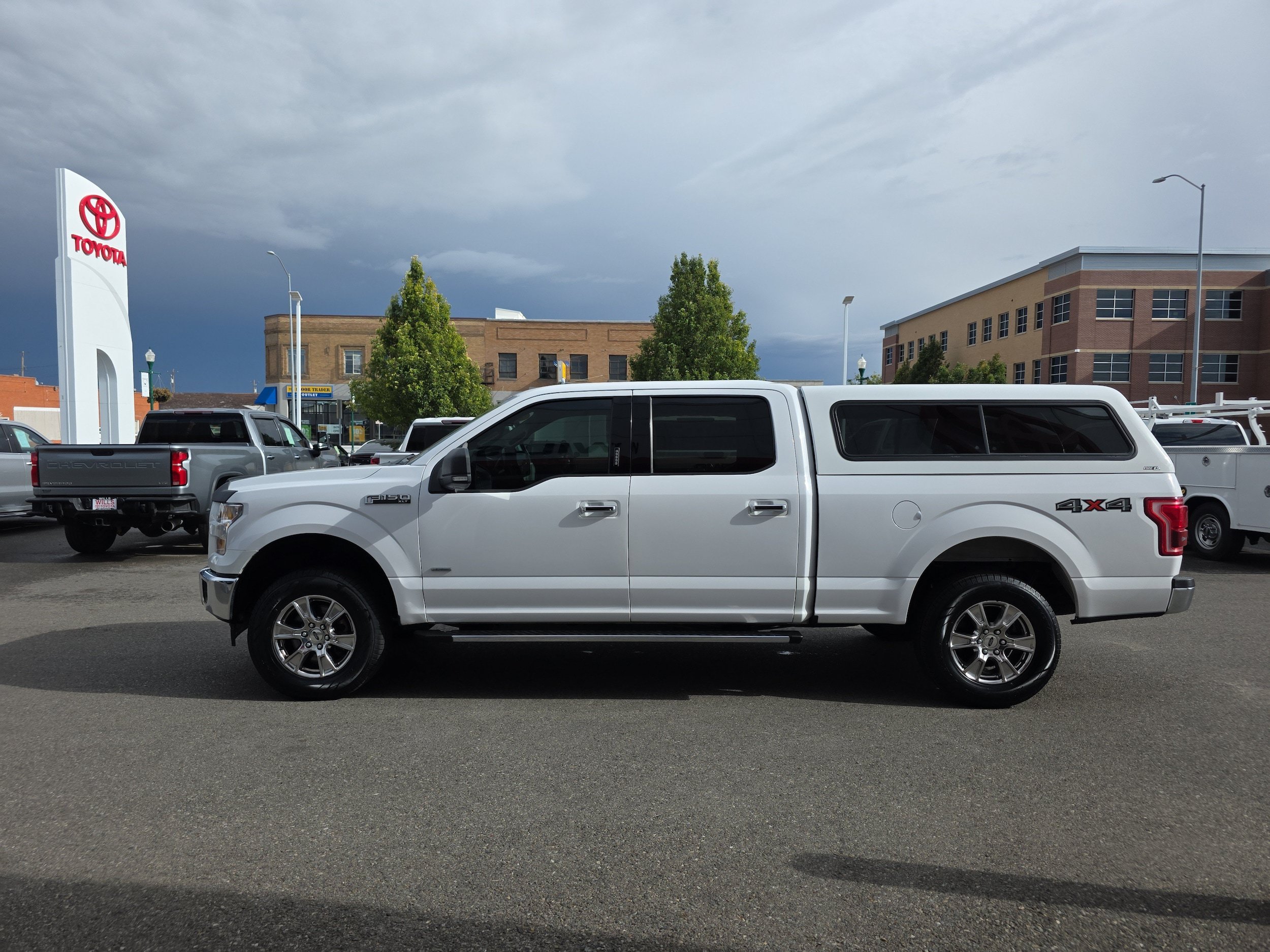 Used 2017 Ford F150 XLT w/ Equipment Group 302A Luxury AWD/4WD image 5