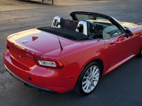 Used 2017 FIAT 124 Spider Lusso RWD image 23