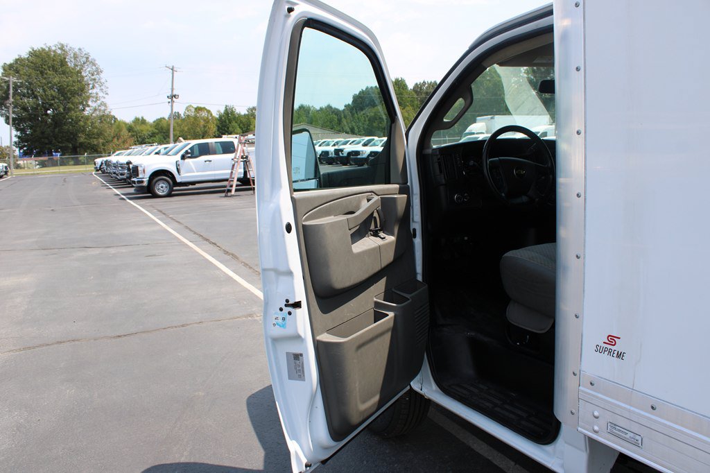 Used 2022 Chevrolet Express 3500 w/ Power Convenience Package RWD image 26