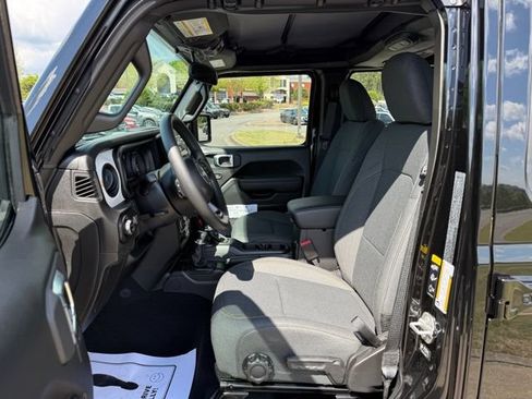 New 2026 Jeep Gladiator Sport AWD/4WD image 12