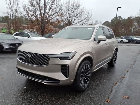 New 2026 Volvo XC90 T8 Plus w/ Protection Package Premier image 8