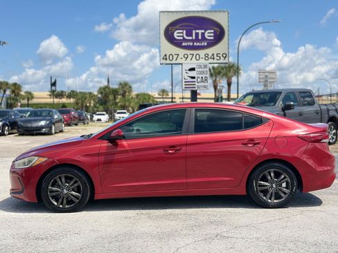 Used 2017 Hyundai Elantra SE FWD image 2