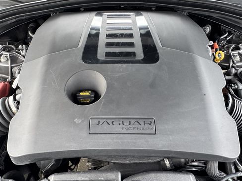 Certified 2024 Jaguar F-PACE R-Dynamic S AWD/4WD image 32