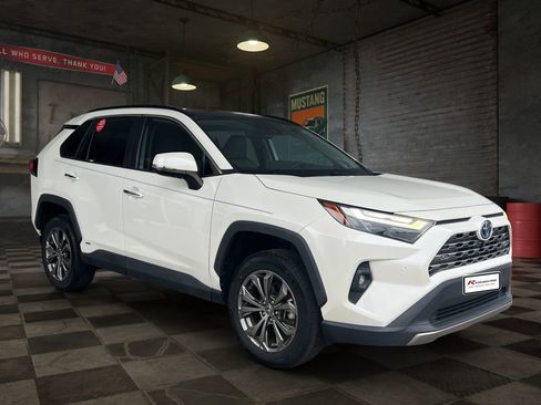 Used 2022 Toyota RAV4 Limited image 2