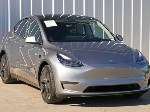 Used 2025 Tesla Model Y Long Range image 53