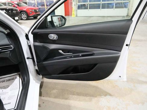 Used 2025 Hyundai Elantra SEL image 32