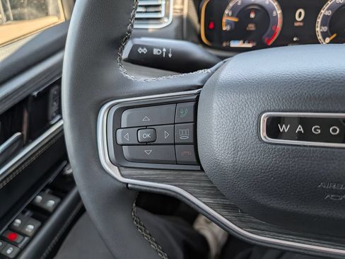 Used 2024 Jeep Wagoneer L Series III w/ Flexible Seating Group AWD/4WD image 41
