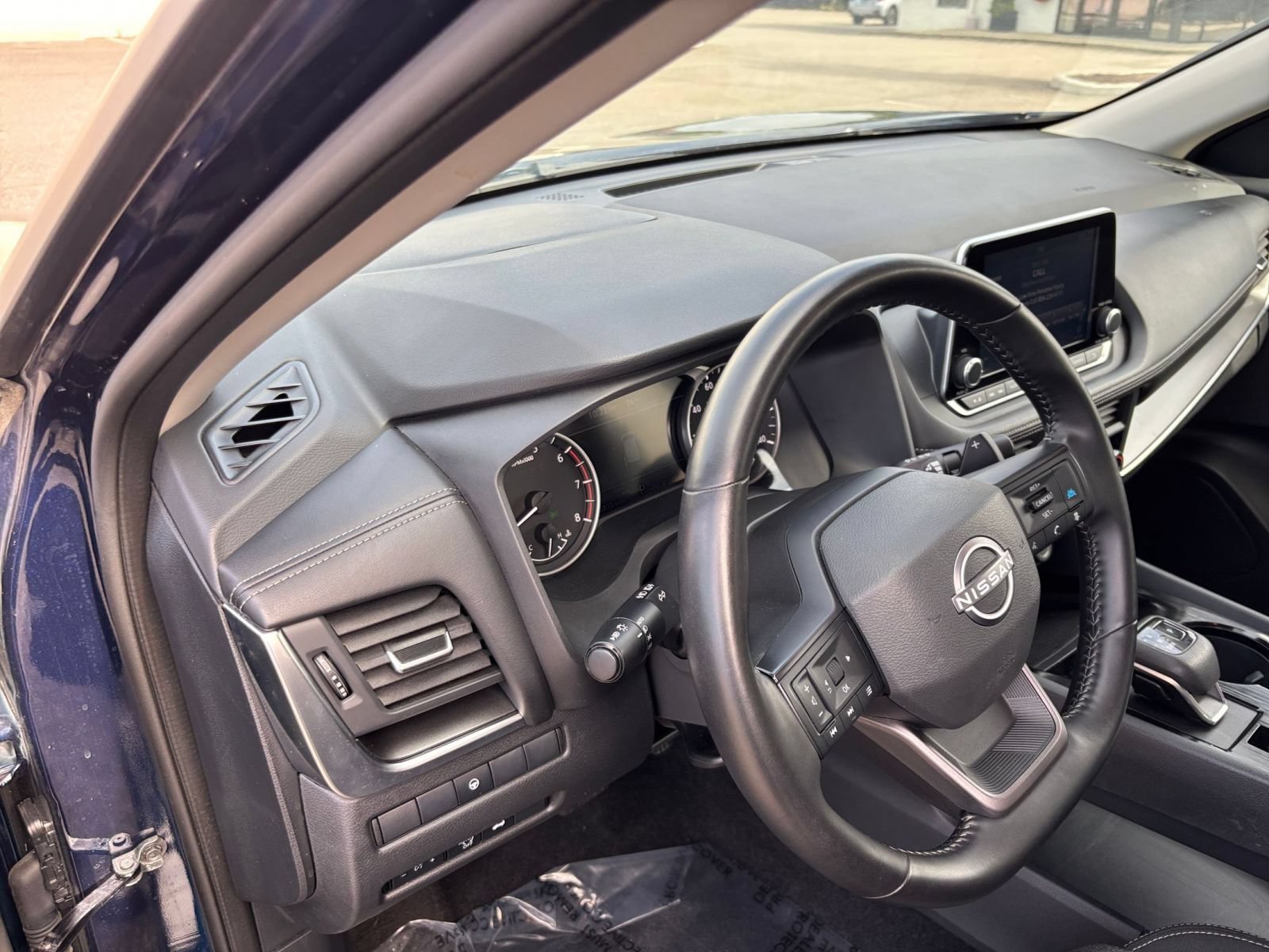 Used 2025 Nissan Rogue SV AWD/4WD image 36