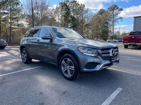 Used 2017 Mercedes-Benz GLC 300 4MATIC image 4