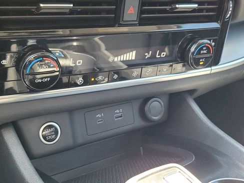 Used 2021 Nissan Rogue SV w/ Premium Package FWD image 27