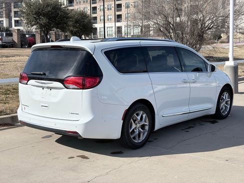 Used 2018 Chrysler Pacifica Limited w/ Advanced Safetytec Group image 4