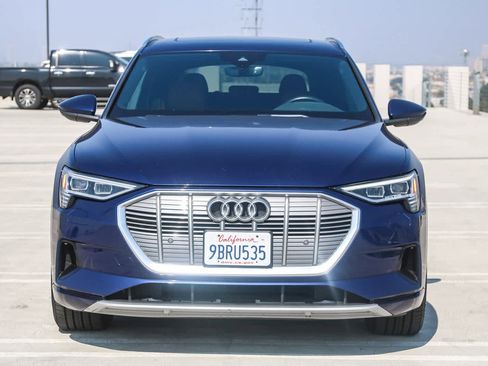 Used 2022 Audi e-tron Premium image 2