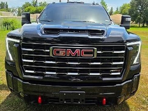 Used 2024 GMC Sierra 2500 AT4 w/ Technology Package AWD/4WD image 2