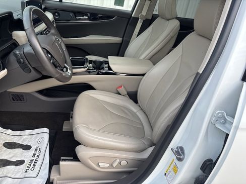 Used 2022 Lincoln Nautilus Reserve w/ Equipment Group 201A image 11