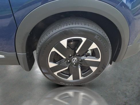 Used 2025 Nissan Kicks SV w/ SV Premium Package AWD/4WD image 10