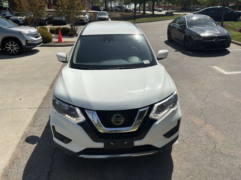 Used 2019 Nissan Rogue S image 5