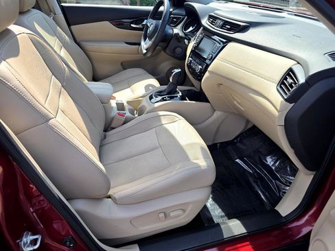 Used 2020 Nissan Rogue SL w/ Premium Package image 17