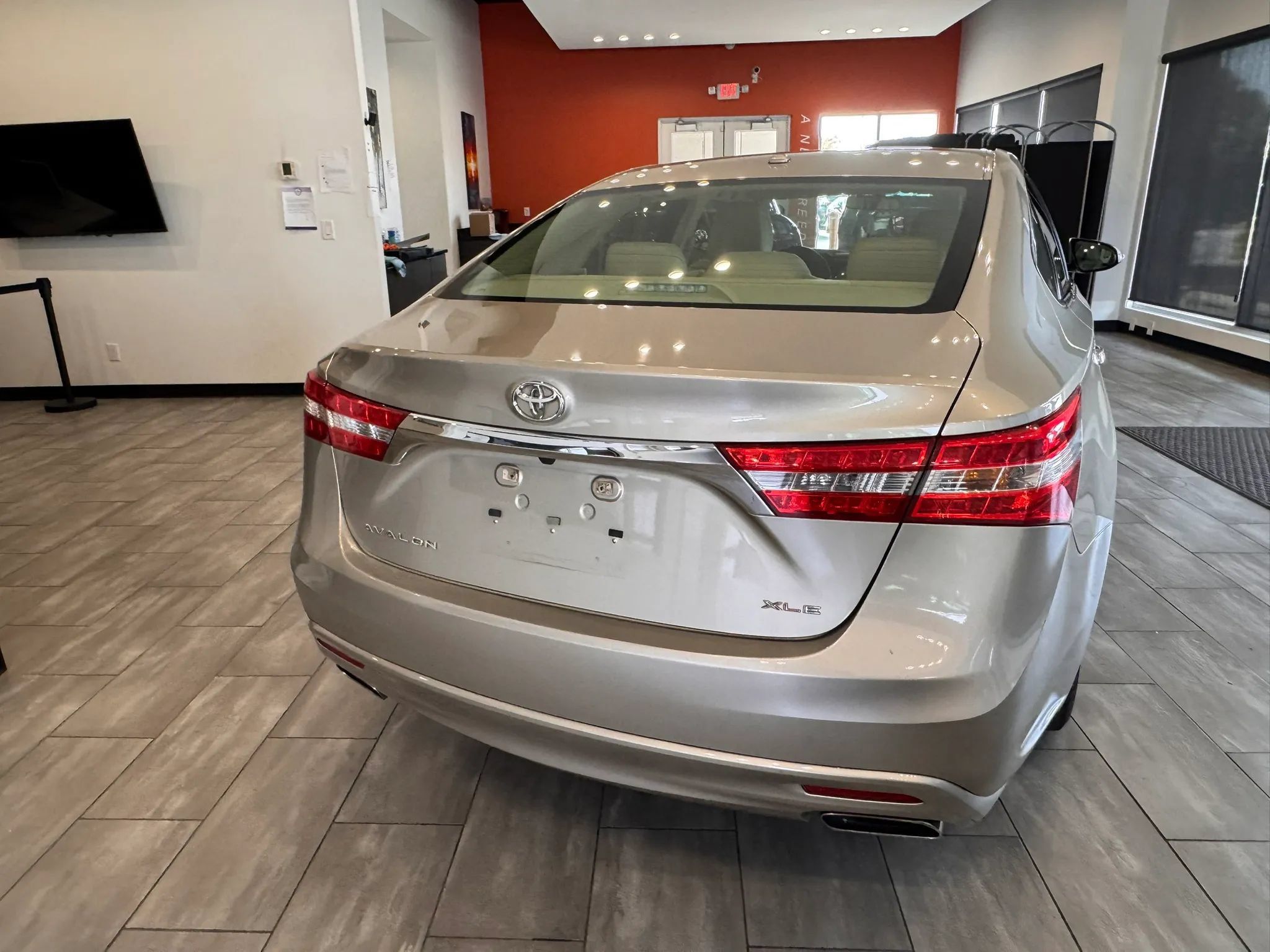 Used 2015 Toyota Avalon XLE FWD image 14