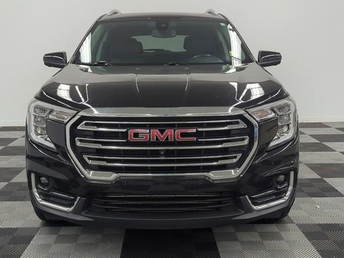 Used 2022 GMC Terrain SLT w/ Tech Package FWD image 2