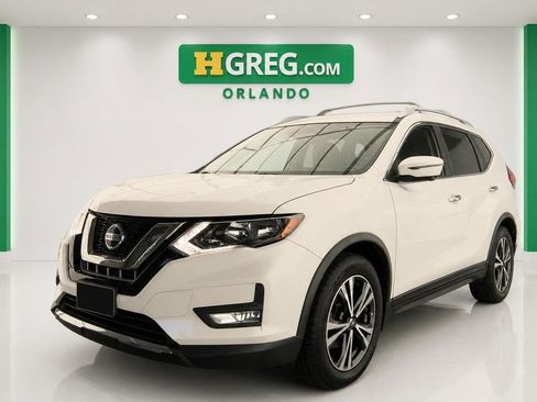 Used 2019 Nissan Rogue SV w/ Premium Package FWD image 4
