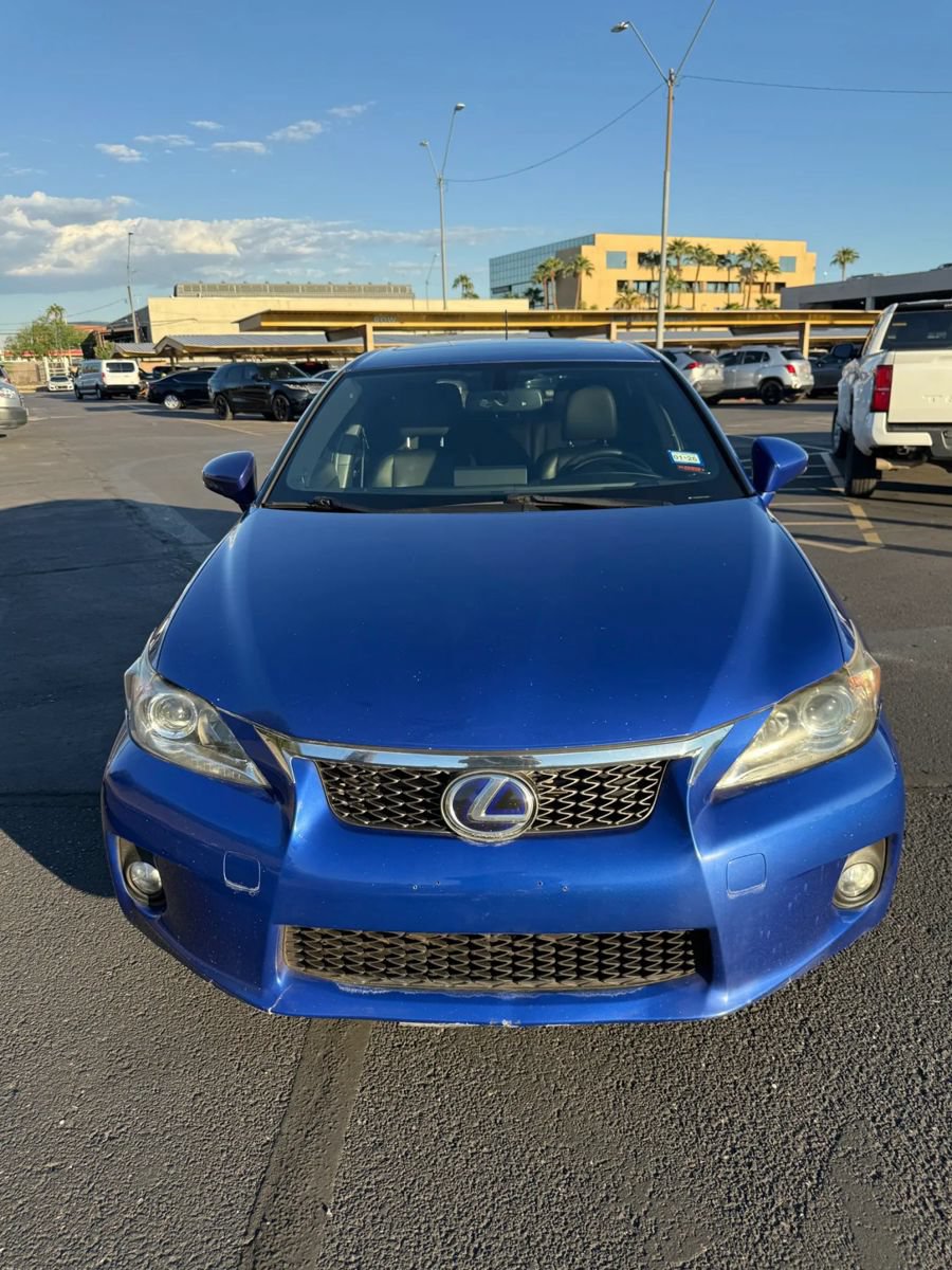 Used 2013 Lexus CT 200h w/ F Sport Pkg w/Nuluxe Trim FWD image 2