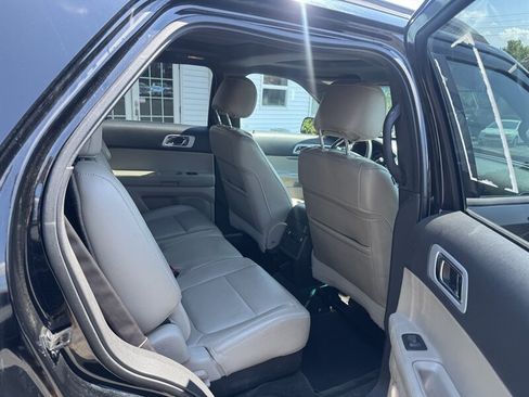 Used 2012 Ford Explorer XLT AWD/4WD image 12