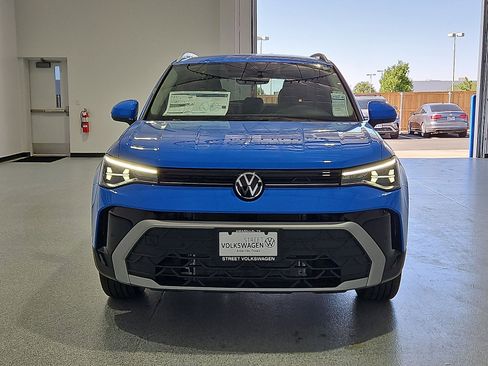 New 2026 Volkswagen Taos SE FWD image 3