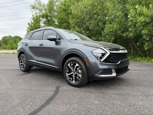 Used 2023 Kia Sportage EX AWD/4WD image 3