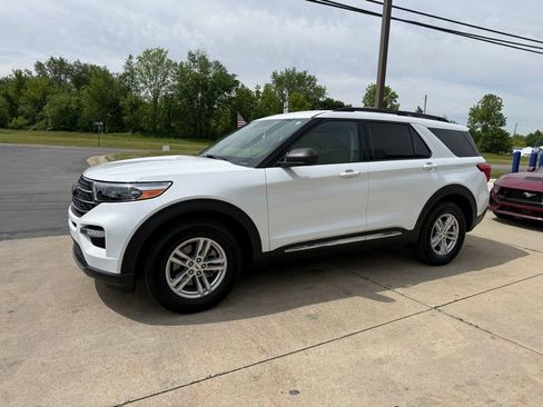 Used 2021 Ford Explorer XLT w/ Equipment Group 202A AWD/4WD image 4