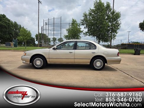 Used 1997 INFINITI I30 FWD image 1