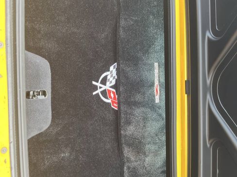Used 2003 Chevrolet Corvette Z06 w/ Memory Package, 3 Drivers RWD image 15