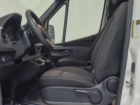 Used 2024 Mercedes-Benz Sprinter 2500 image 12