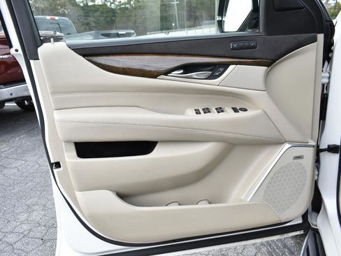 Used 2020 Cadillac Escalade ESV Premium Luxury image 34