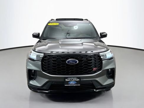 Used 2025 Ford Explorer ST w/ Sun And Sound Package AWD/4WD image 2