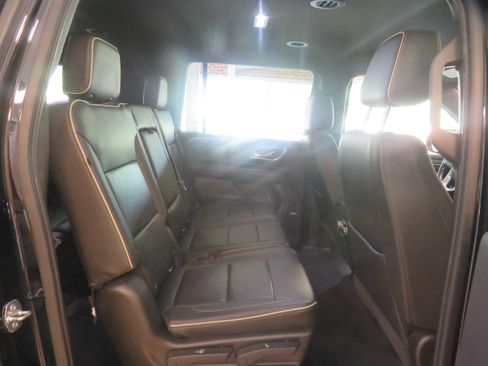 Used 2021 GMC Yukon XL SLT RWD image 26