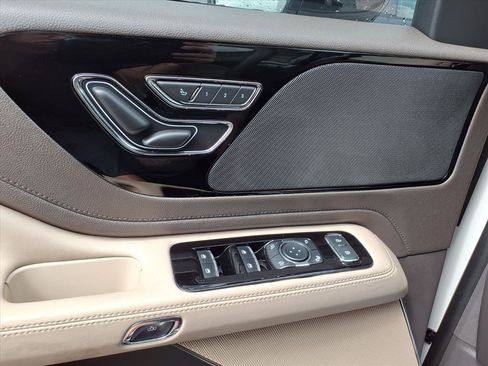 Used 2024 Lincoln Aviator AWD image 14