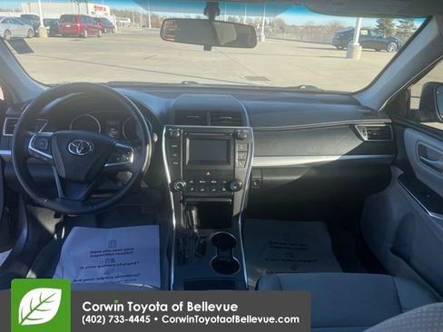 Used 2016 Toyota Camry SE image 12