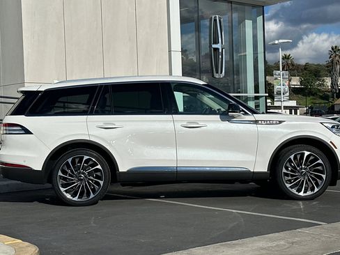 Certified 2023 Lincoln Aviator Reserve w/ Equipment Group 201A image 2
