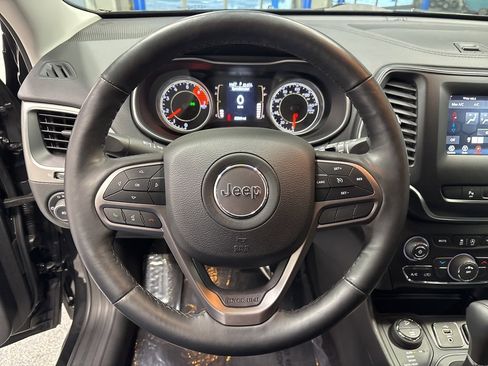 Used 2019 Jeep Cherokee Latitude Plus w/ Cold Weather Group image 14