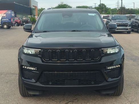 Used 2023 Jeep Grand Cherokee Limited w/ Luxury Tech Group II AWD/4WD image 8