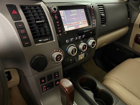 Used 2011 Toyota Sequoia Platinum image 46