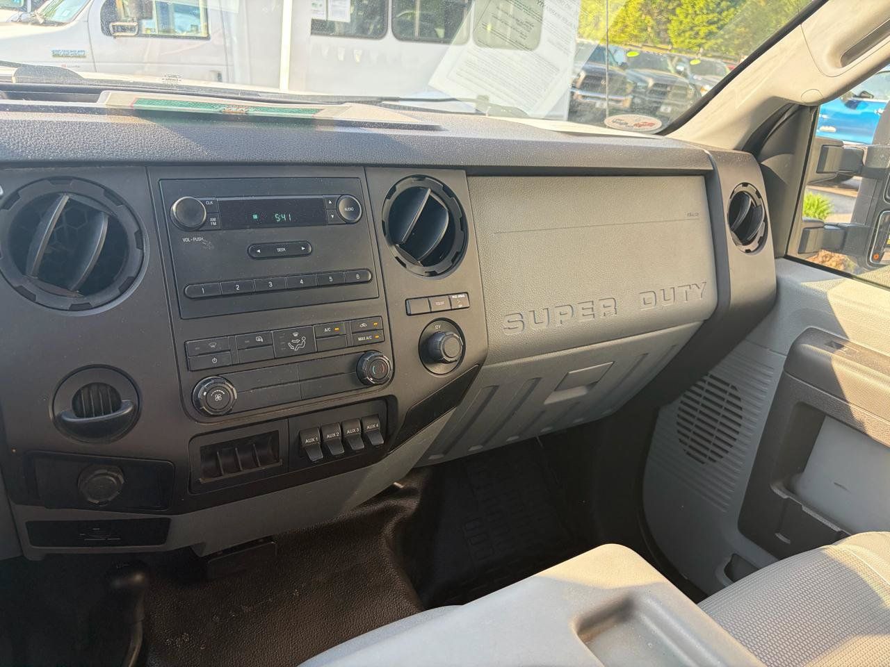 Used 2015 Ford F550 4x4 Regular Cab Super Duty image 29