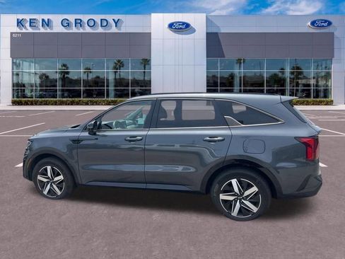 Used 2021 Kia Sorento EX w/ Panoramic Sunroof Package FWD image 13