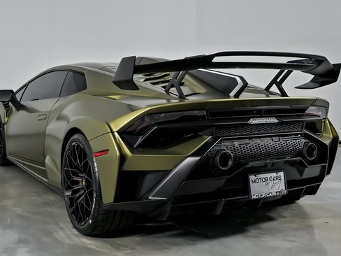 Used 2023 Lamborghini Huracan STO image 10