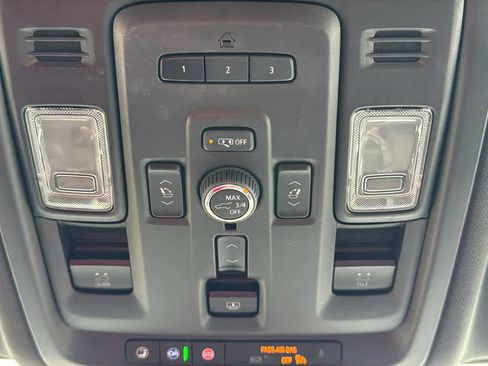 Certified 2023 Chevrolet Suburban High Country AWD/4WD image 25
