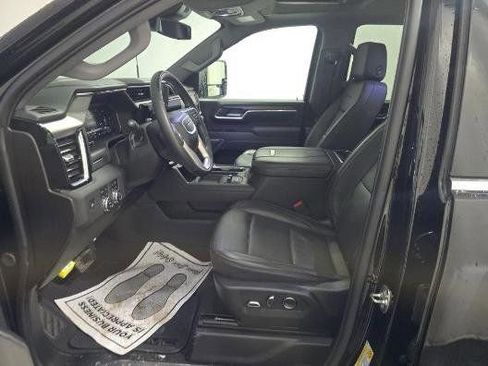 Used 2025 GMC Sierra 2500 Denali image 2