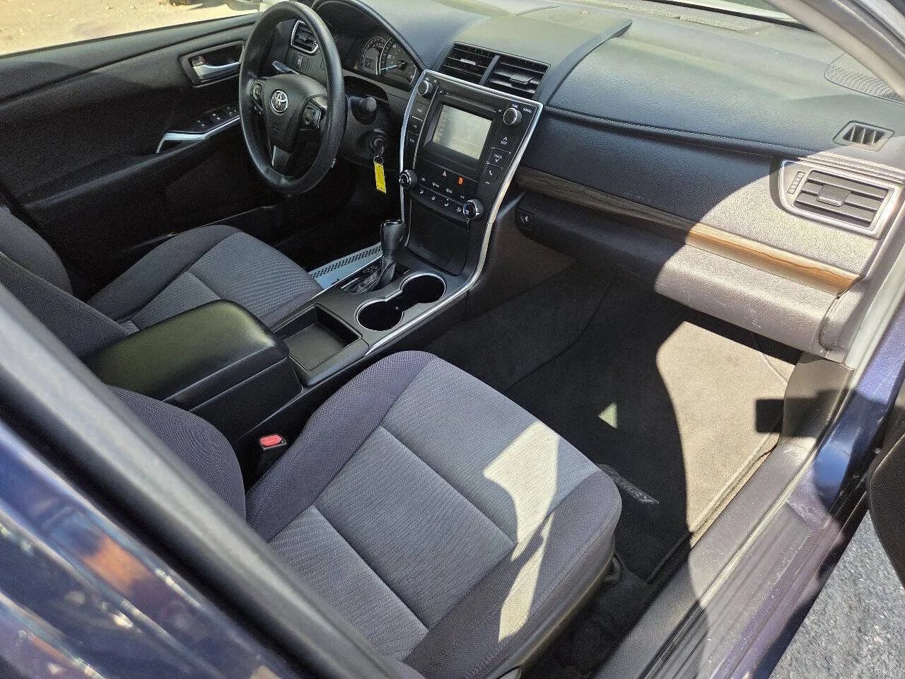 Used 2015 Toyota Camry LE FWD image 11