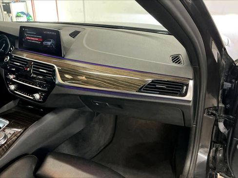 Used 2019 BMW 530e 530e iPerformance image 18